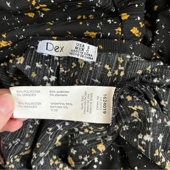 DEX V-NECK PLEATED LONG SLEEVE BLOUSE IN BLACK AND YELLOW PRINT SIZE SMALL - Picture 16 of 16